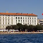 Roxy Апартаменты